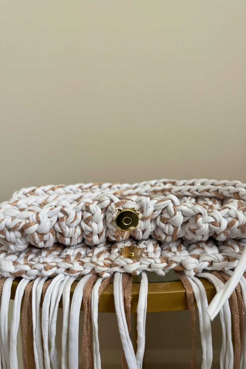 Magnetic closure on a crochet bag